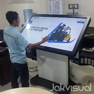 Detail hasil jadi — close-up material & touchscreen